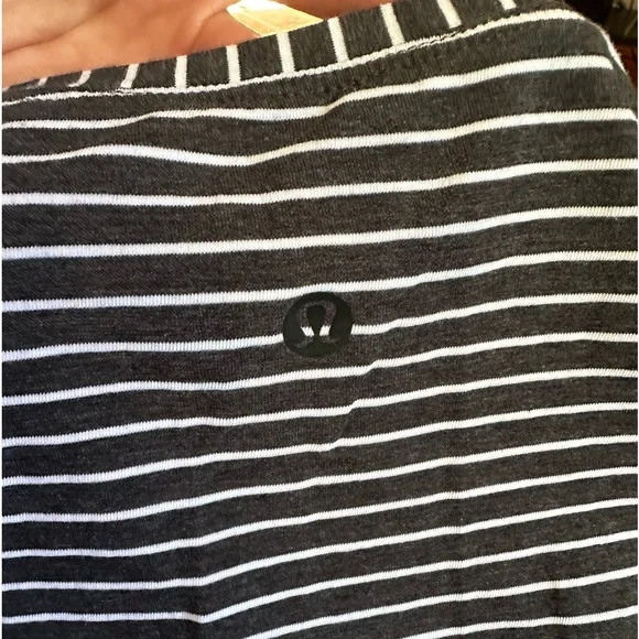 Lululemon Emerald Long Sleeve - Picture 5 of 9